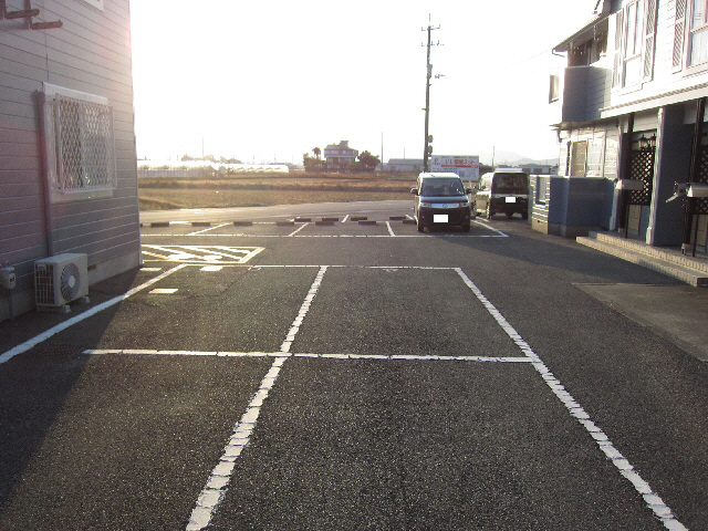 駐車場　駐車場