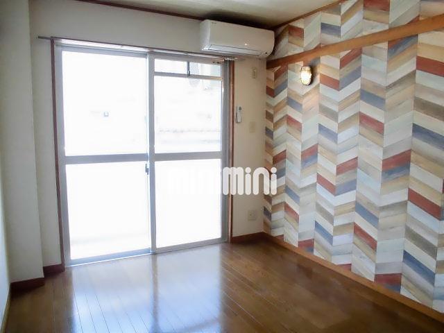 居室・リビング　エアコン付きのお部屋です