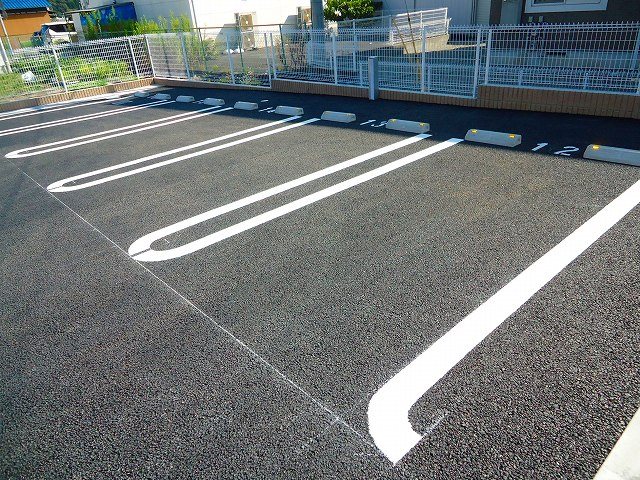 【姫路市花田町上原田のアパートの駐車場】