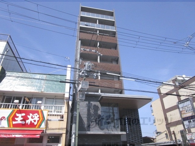 長岡京市開田のマンションの建物外観