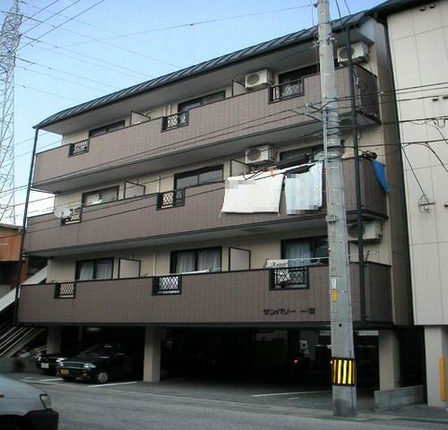 建物外観　現況が相違する場合は現況を優先致します。