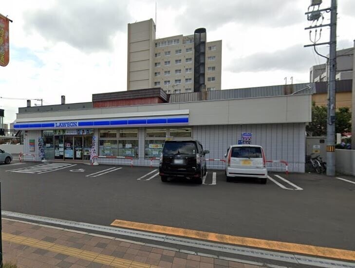 コンビニ　ローソン札幌平和通三丁目店（コンビニ）まで327m