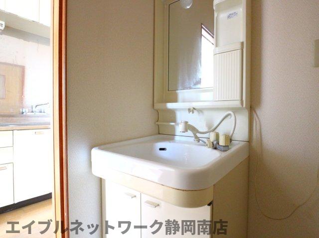 洗面設備　脱衣スペースもあります