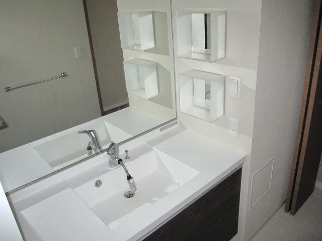 洗面設備　★大きい鏡の洗面台付です★