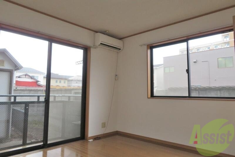 その他部屋・スペース　二面採光だとお部屋が明るくて開放感がありますね。