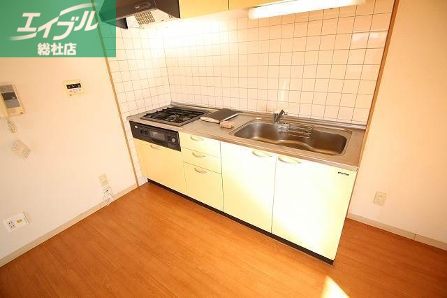 キッチン　同物件別部屋の写真です