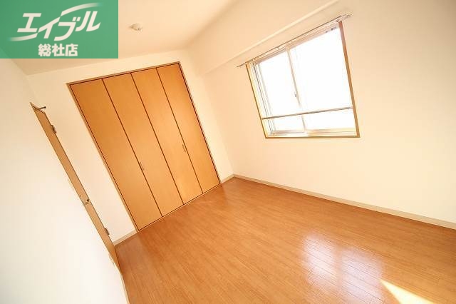 収納　同物件別部屋の写真です