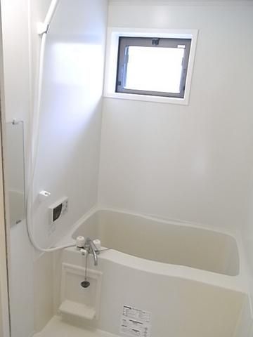 バス・シャワールーム　★窓付きバスルーム！★