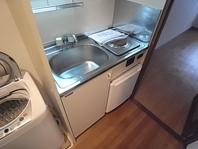 キッチン　安心安全の電気コンロ付のキッチン