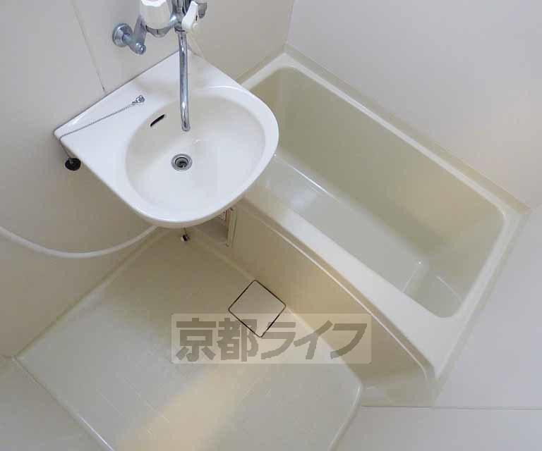 バス・シャワールーム　バスルームです。