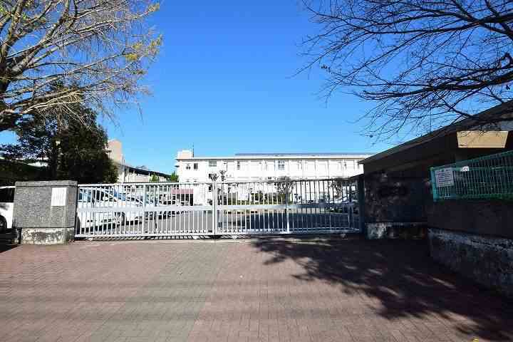 中学校　吉野中学校（中学校）まで710m