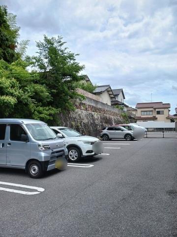 駐車場　エントランス