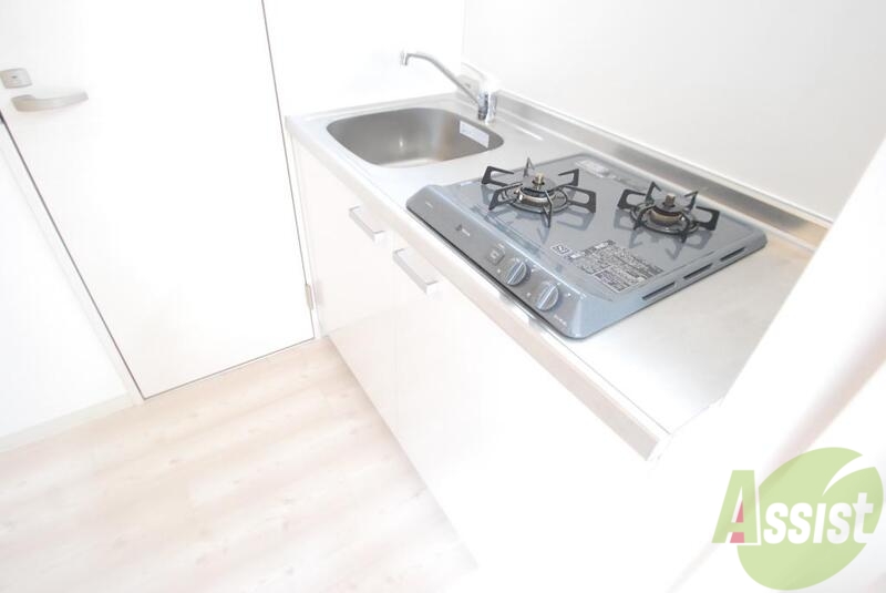 キッチン　システムキッチンなので広々使えて、お料理もはかどります。