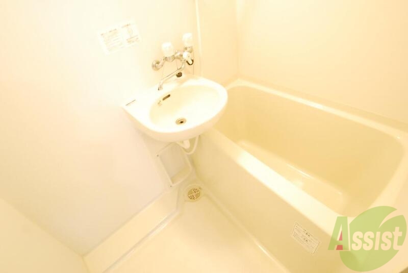 バス・シャワールーム　一日の疲れを洗い流す大切な空間。ゆったりくつろいでください。