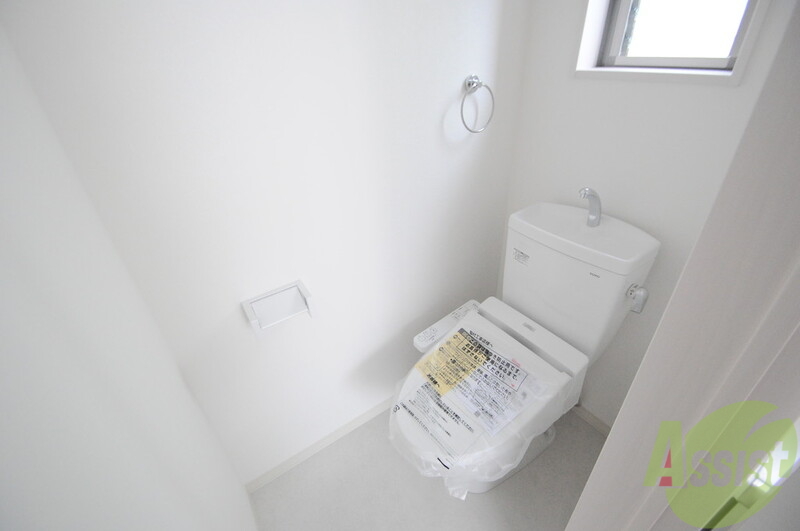 トイレ　清潔感のある綺麗なトイレにはウォシュレット標準装備です。