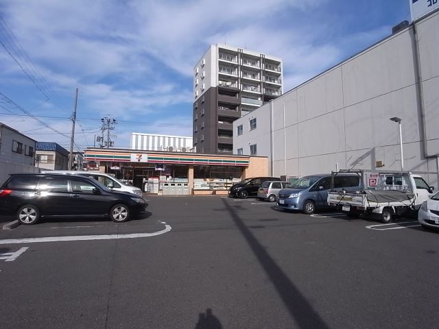 コンビニ　セブンイレブン（コンビニ）まで410m