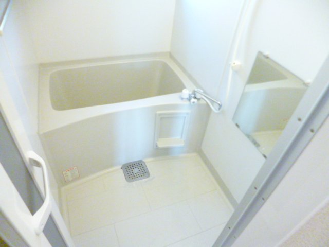 バス・シャワールーム　同物件別号室の写真です。