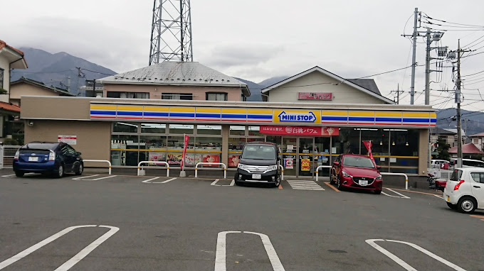 コンビニ　ミニストップ 秦野松原町店（コンビニ）まで391m
