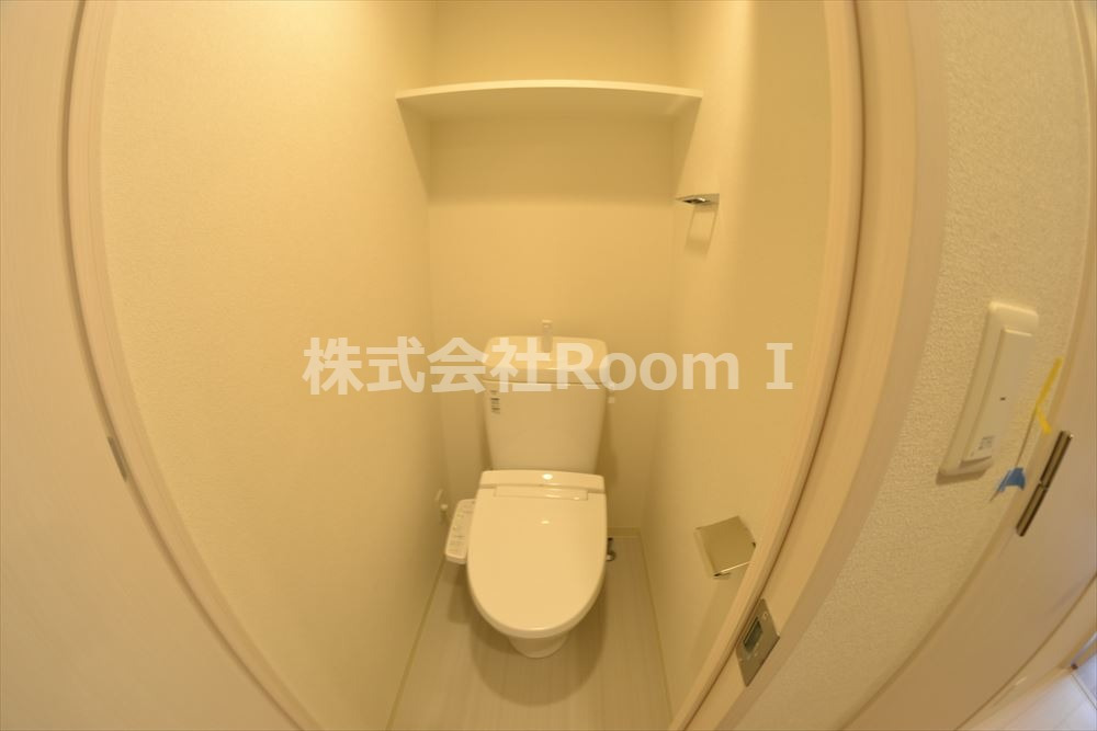 トイレ　落ち着いた色調のトイレです