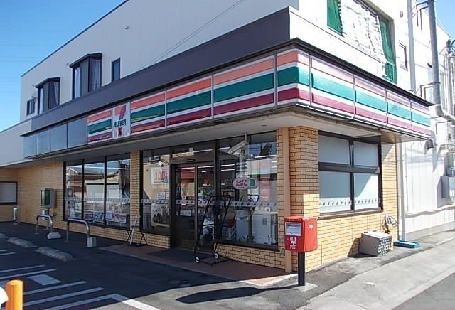 コンビニ　セブンイレブン飯泉店（コンビニ）まで160m