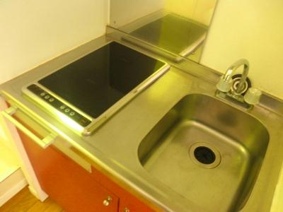 キッチン　掃除しやすい電気コンロ付き