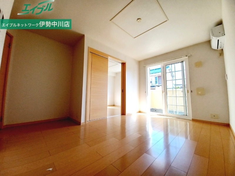 居室・リビング　反転タイプ参考写真