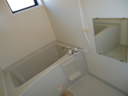 バス・シャワールーム　落ち着いた空間のお風呂です