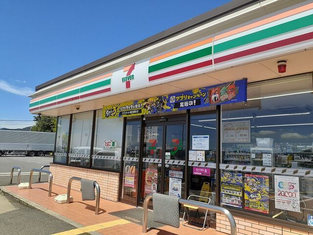 コンビニ　セブンイレブン平岡店様（コンビニ）まで750m