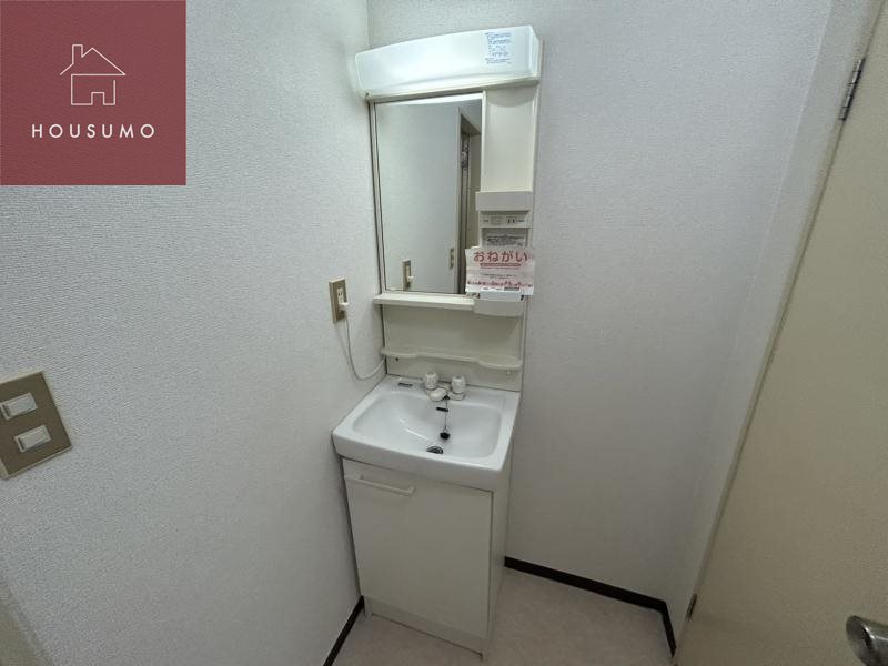 洗面設備　独立洗面台、朝の身支度には欠かせません