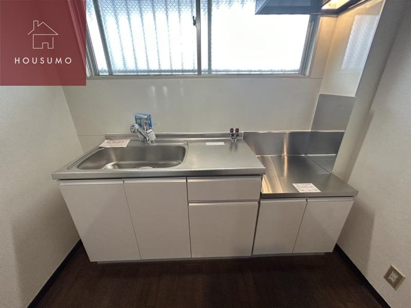 キッチン　コンパクトなキッチンで掃除もラクラク