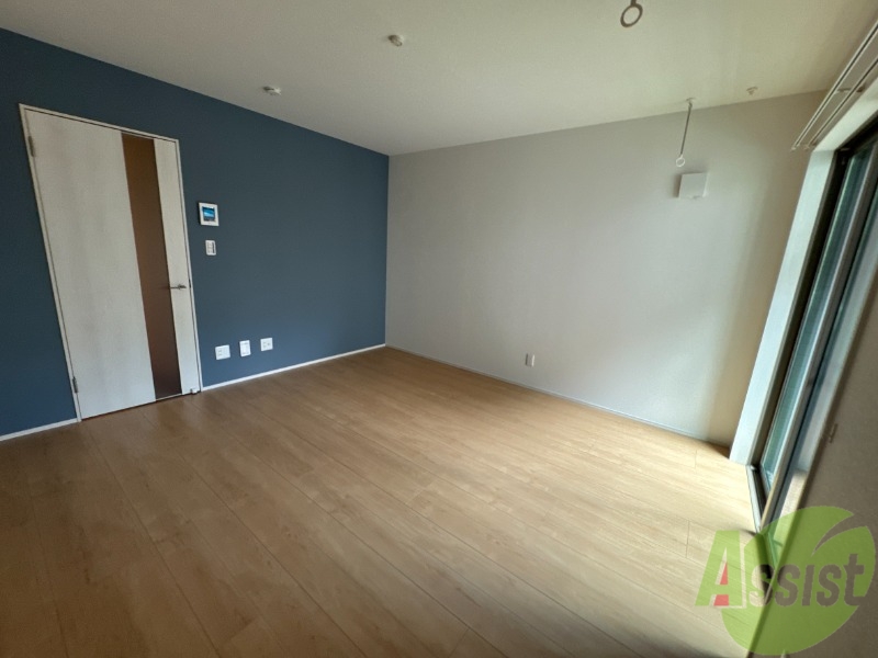 その他部屋・スペース　寝室になりそうな洋室です。シンプルで落ち着きますね。