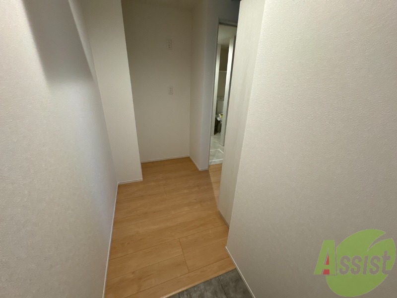 玄関　玄関から撮影しました。明るい印象ですね。