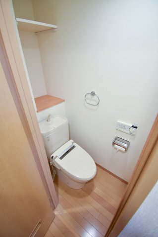 トイレ　清潔感があるトイレです。入るとホッとする、そんな空間。