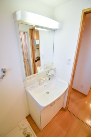 洗面設備　オシャレな独立洗面台ですね