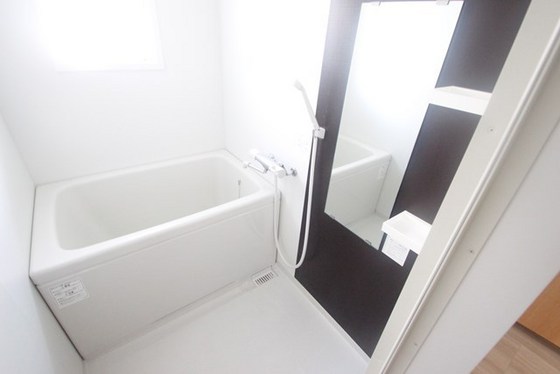 バス・シャワールーム　※別部屋の写真です