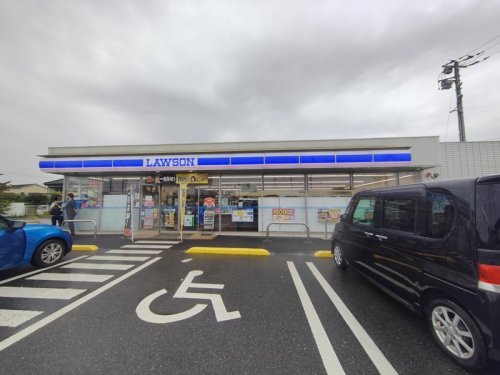 コンビニ　ローソン八潮一丁目店（コンビニ）まで810m