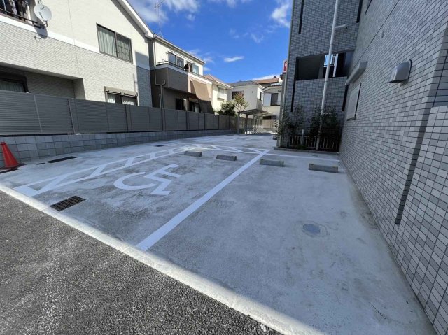 駐車場　駐車場に車を止められます