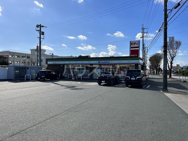 コンビニ　ファミリーマート 豊川小坂井町店（コンビニ）まで333m