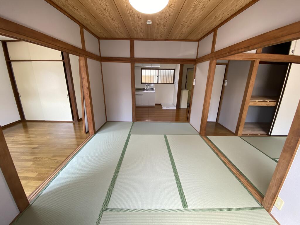 収納　天袋付きの収納が2カ所あります