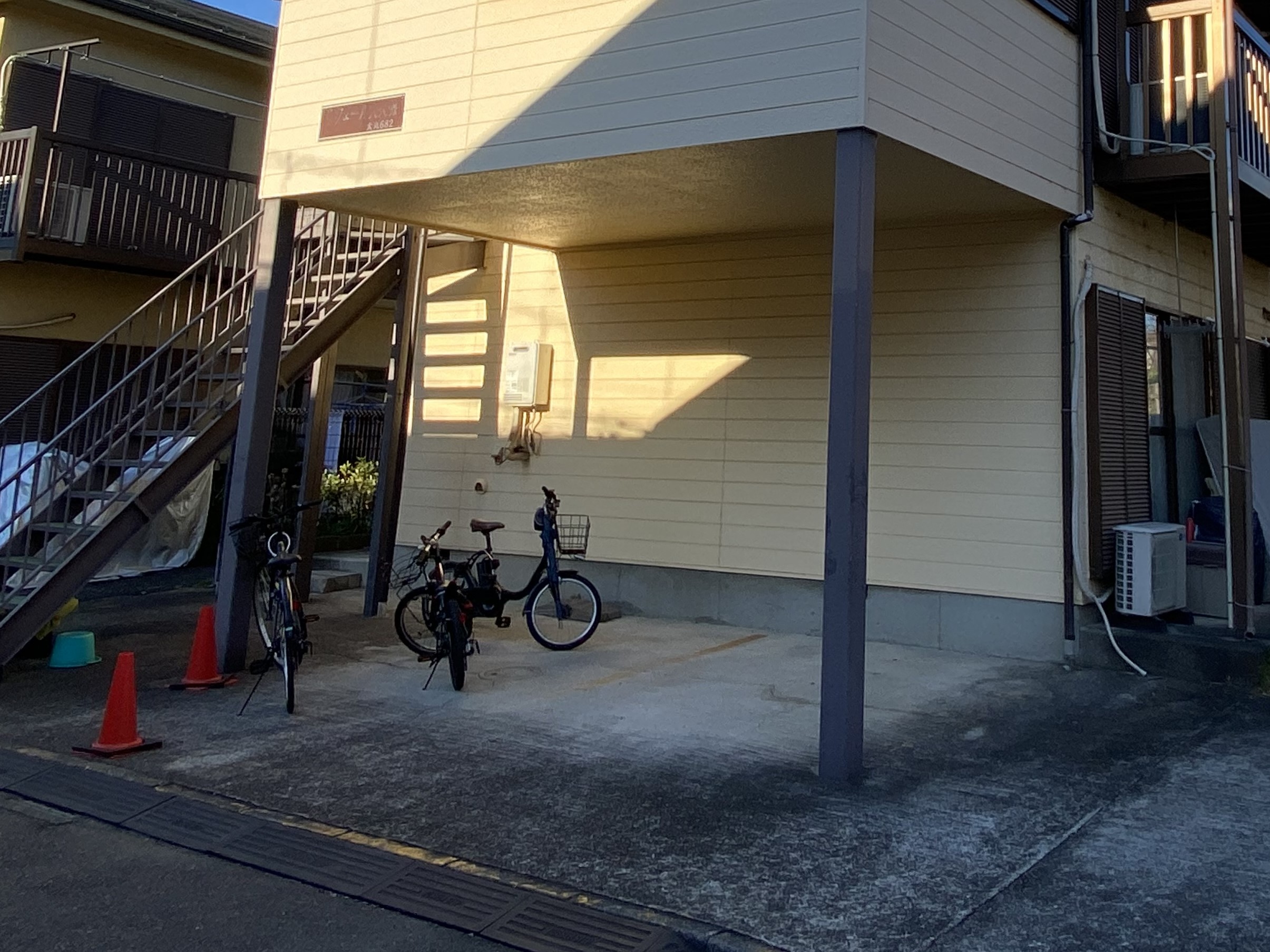 駐車場　車は「軽」か「小型車」でお願いします