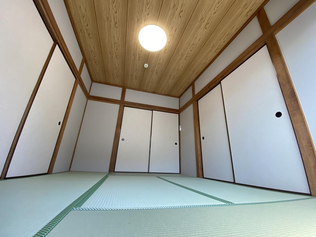 居室・リビング　メインの部屋は くつろぎの和室　畳表・新品！