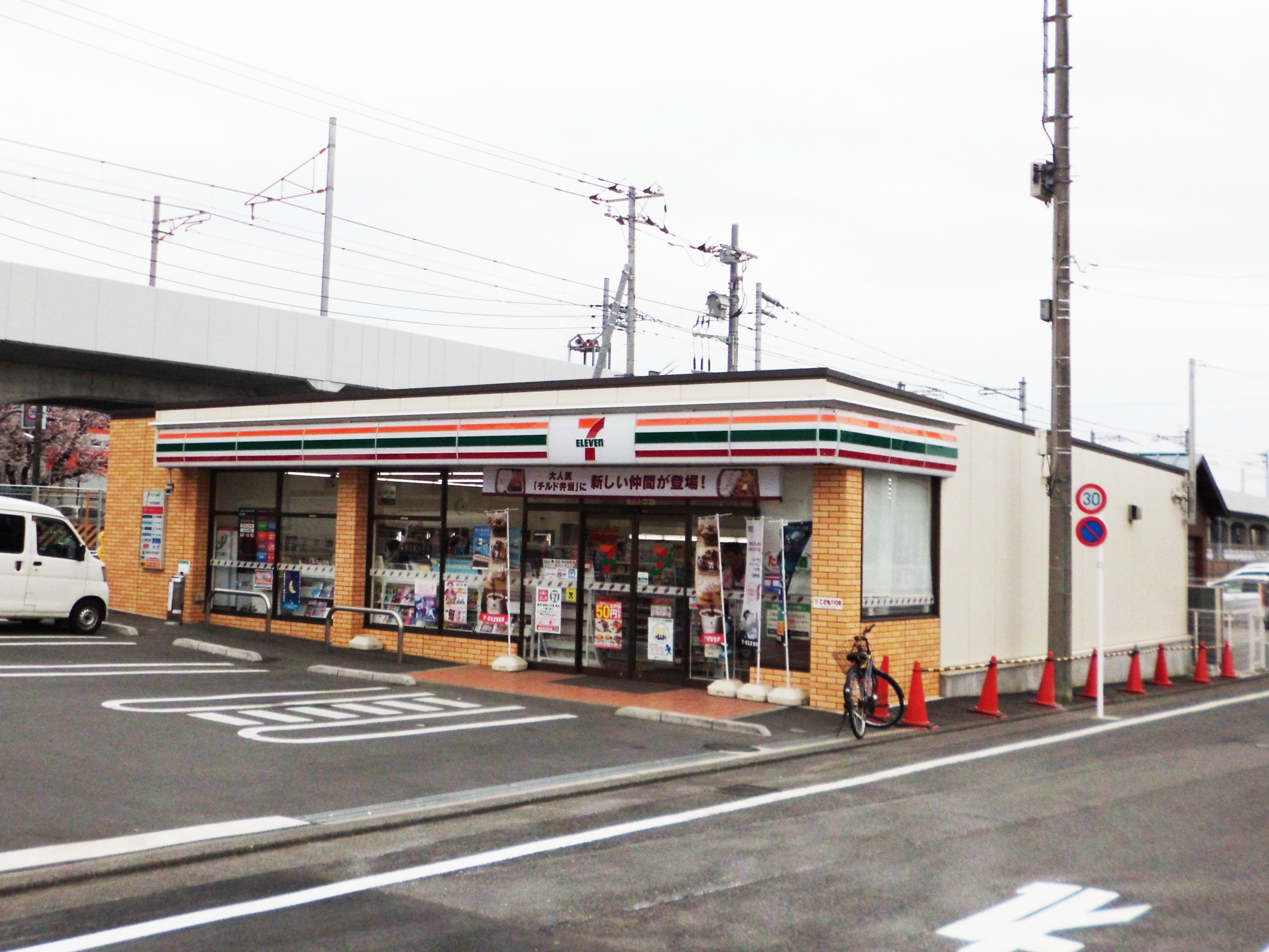 コンビニ　セブンイレブン稲城大丸西店（コンビニ）まで365m