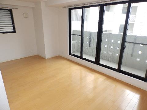 居室・リビング　室内