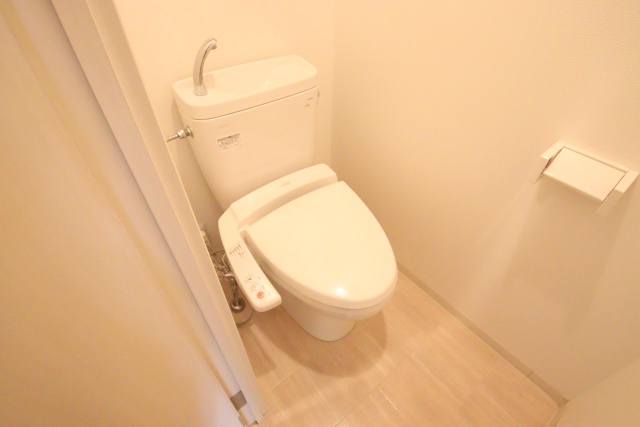 トイレ　※別室の参考写真の為、現況優先です。