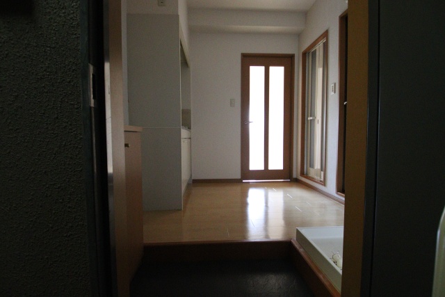 玄関　※別室の参考写真の為、現況優先です。