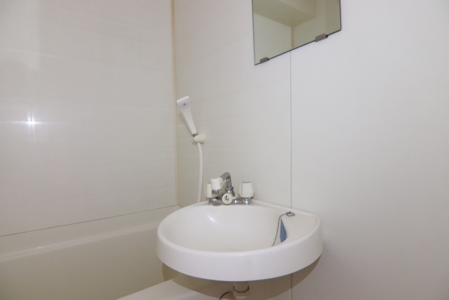 洗面設備　※別号室の参考写真です