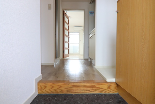 玄関　※別号室の参考写真です