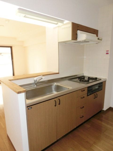 キッチン　広めのシンクで洗い物も楽々です
