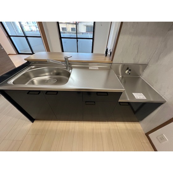 キッチン　同タイプ別物件の写真です。実際とは異なります。