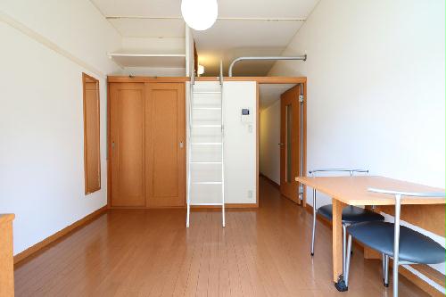 居室・リビング　1Fフローリング　2Ｆじゅうたん仕様になります。